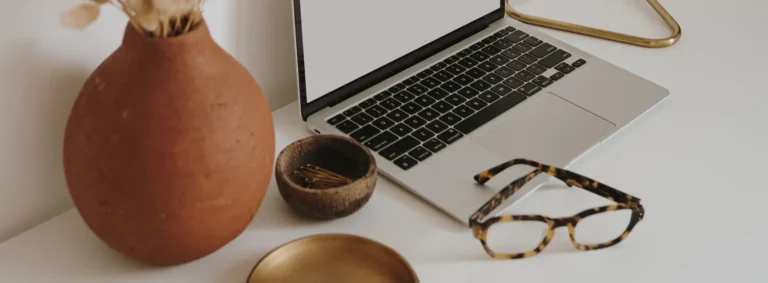Apprendre le SEO seule ou se faire accompagner : quel chemin choisir ?