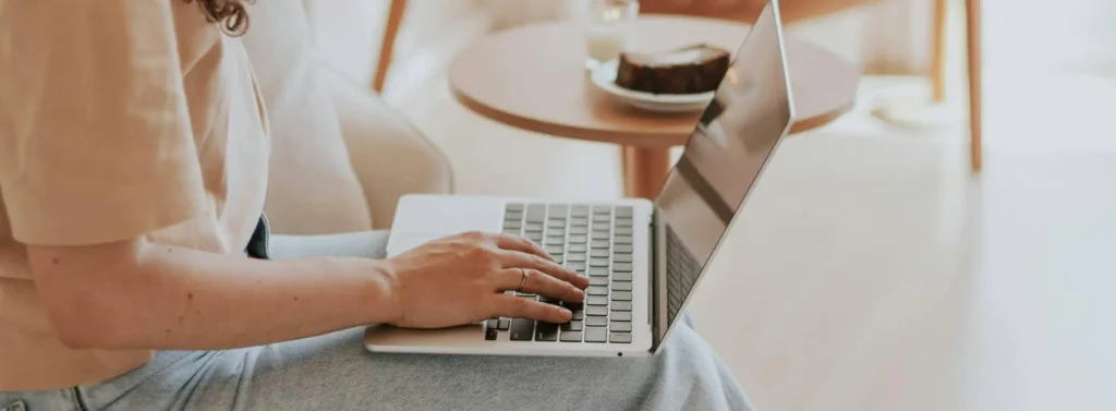 Tarif rédacteur web : combien ça coûte vraiment de déléguer ta rédaction ?